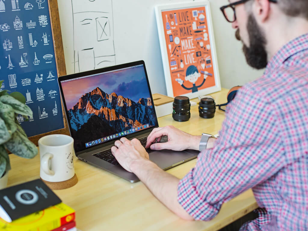 Software a Medida vs Plantillas: Por Qué Tu Negocio Necesita Arquitectura Propia para Escalar
